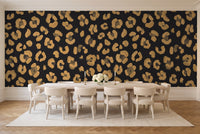 Kip, Gilt in a dining room