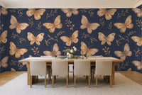 Chusan, Lapis in a dining room