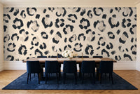 Junglecat, Etching in a dining room